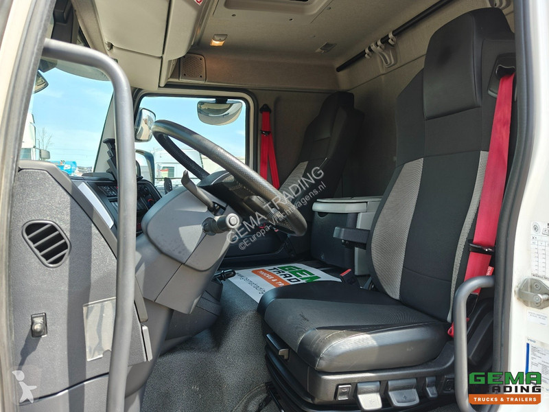 Kamion Renault D240 4x2 Half Sleeper Cab Euro6E...