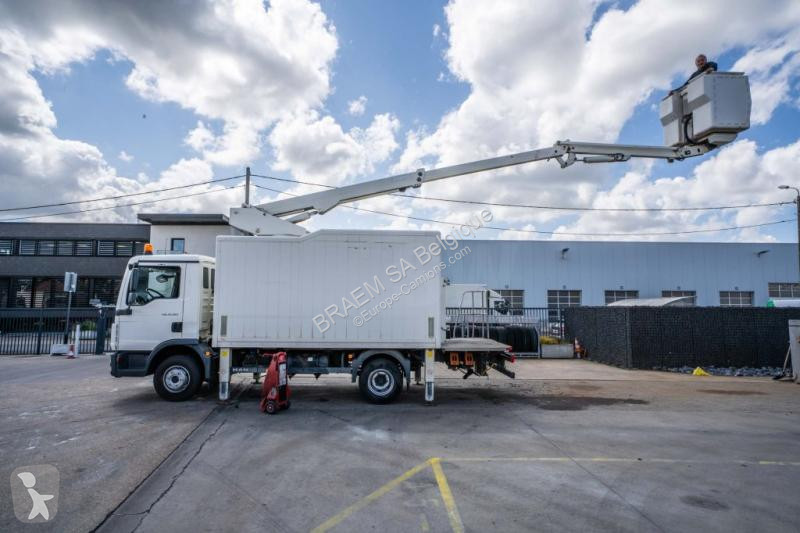 Camion MAN 12.180 BB - COMET 151 TAL