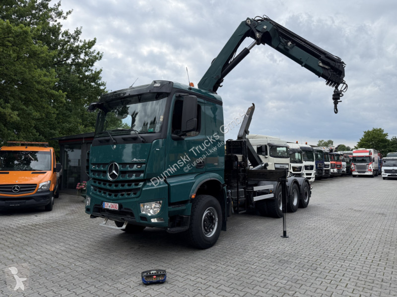 Kamion Mercedes 3251 8X4 Haken mit Kran HMF...