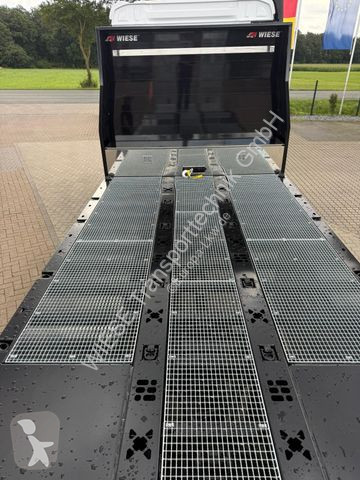 Kamion Mercedes mit Rampen, Maschinentransporter
