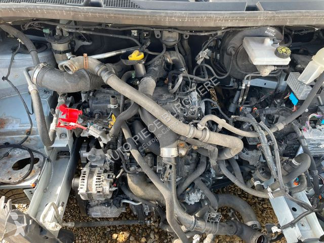Véhicule utilitaire Renault III 2.3 DCi 146...