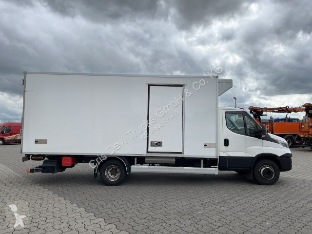 Camião Iveco 70C18 Kühlkoffer mit Ladebordwand...