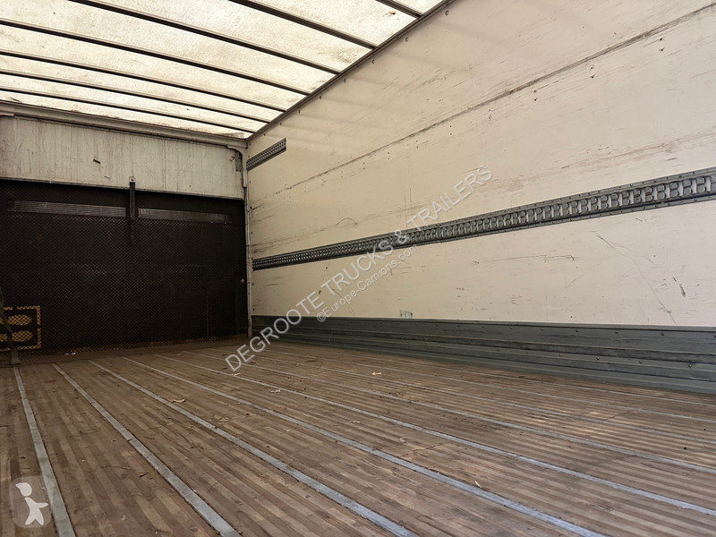 Vrachtwagen Mercedes 1827