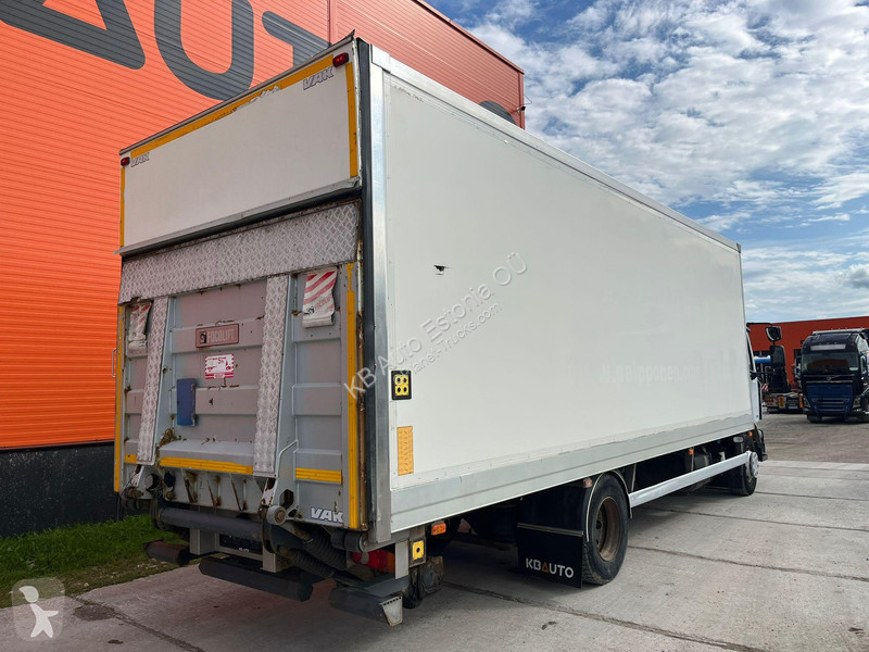 Kamion Renault 210 4x2 BOX L=7360 mm