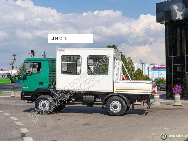 شاحنة MAN TGM 13.240 4x4 BL Double Cab Camper BUS