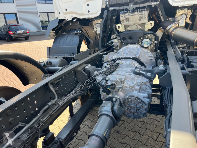 Betonárske zariadenie Mercedes Arocs 3240 8x4...