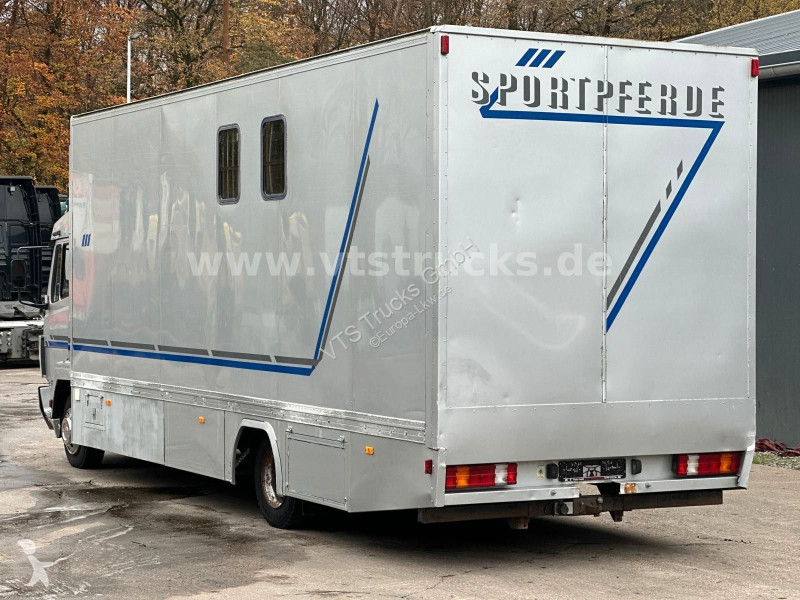 شاحنة Mercedes 4x2 4Pferdetransporter