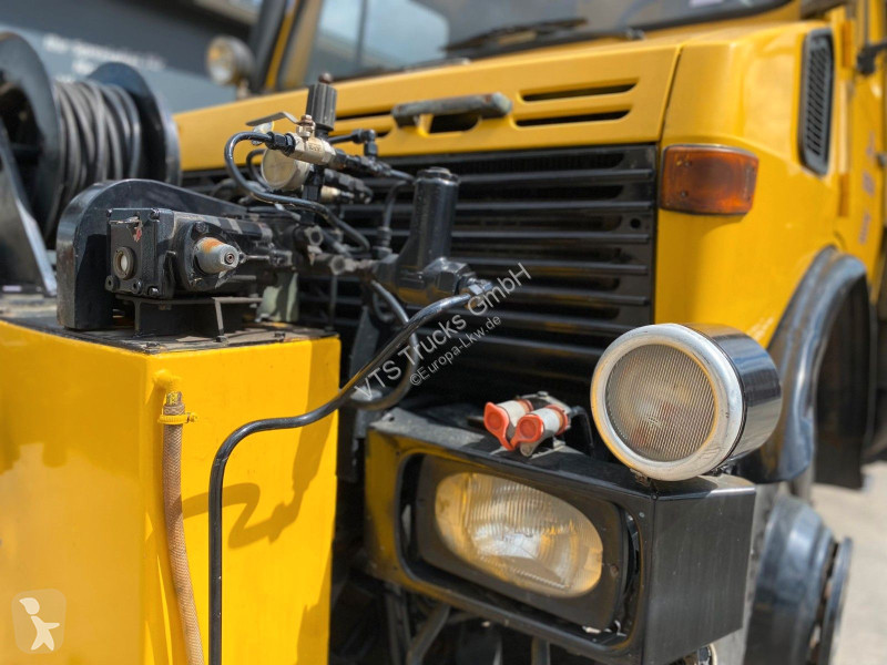 آلة لصيانة الطرق Unimog 427/21 Schienenreiniger