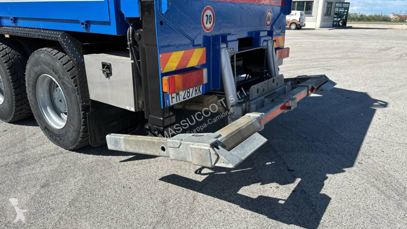 Vrachtwagen Iveco 410
