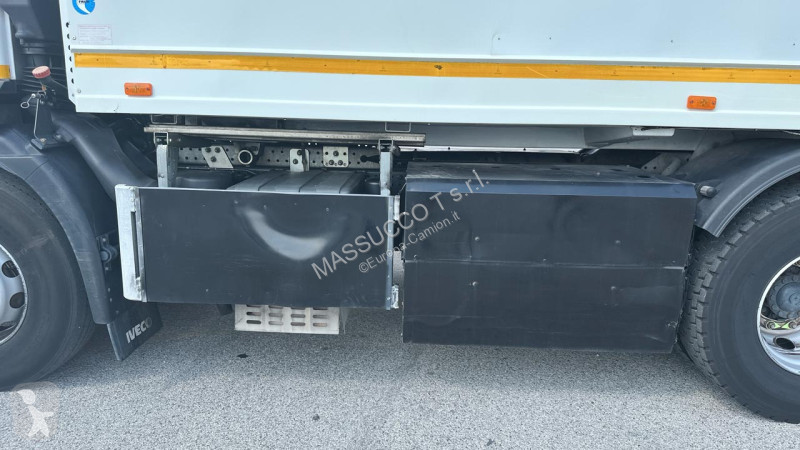 شاحنة Iveco 330 6X2