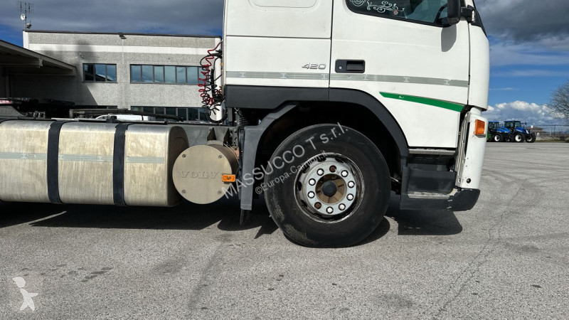 شاحنة Volvo FM 9 4x2