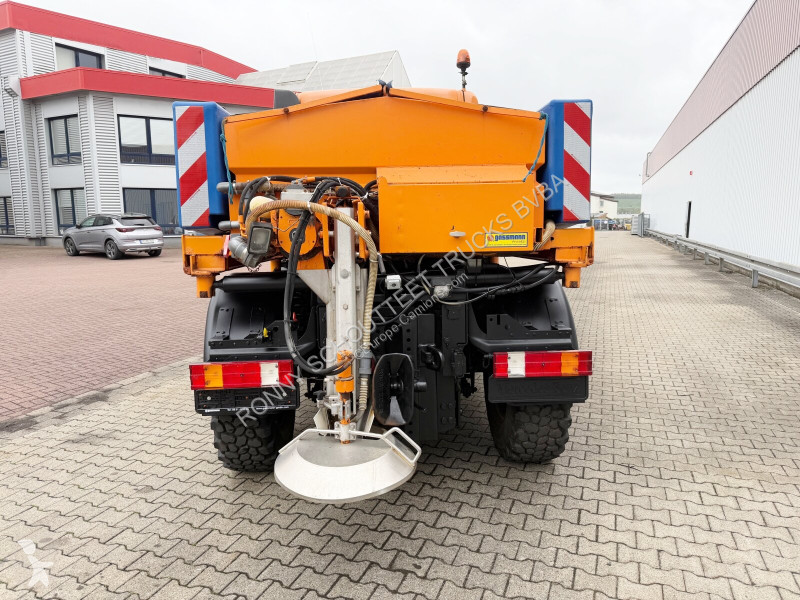Engin de voirie Unimog U 300 4x4 U 300 405/10...