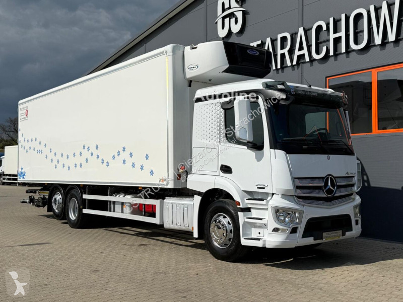 شاحنة Mercedes 2530