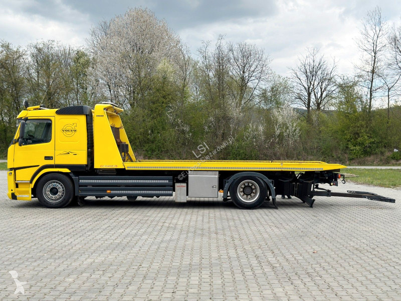 Camion Volvo 330 * ABSCHLEPPWAGEN 6,00 m *...