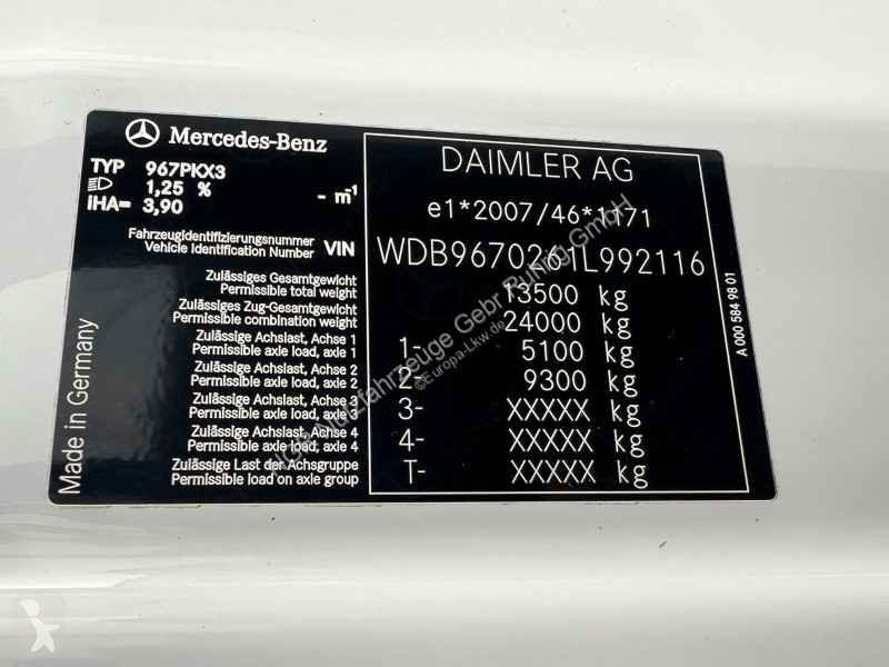 Camion Mercedes 4X2 Koffer Plane 6 to. Hebebühne
