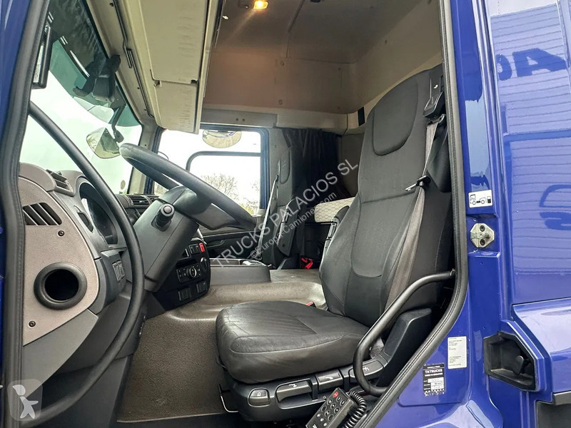 شاحنة DAF 320 caja cerrada