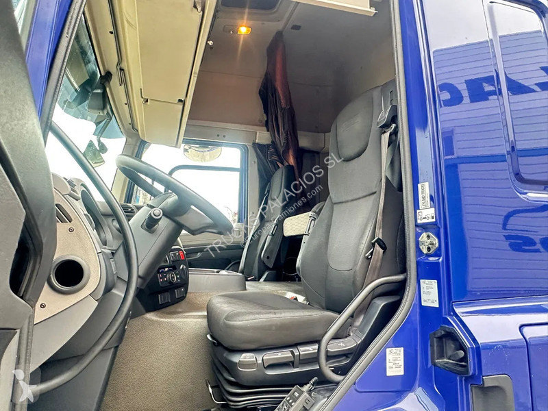 شاحنة DAF 320 tauliner