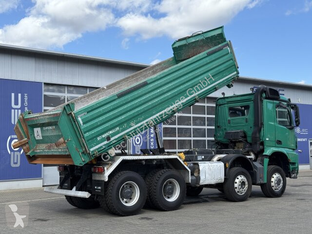 شاحنة Mercedes Arocs 4145 8X6 Kipper Schwarzmüller