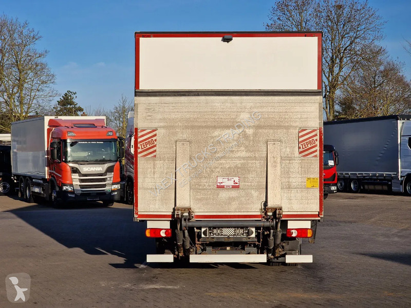 شاحنة Renault D 4x2 Box - Loadlift - Low KM -...