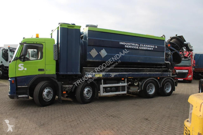 شاحنة Volvo 12340 + ADR + stokota 14.000L + manual