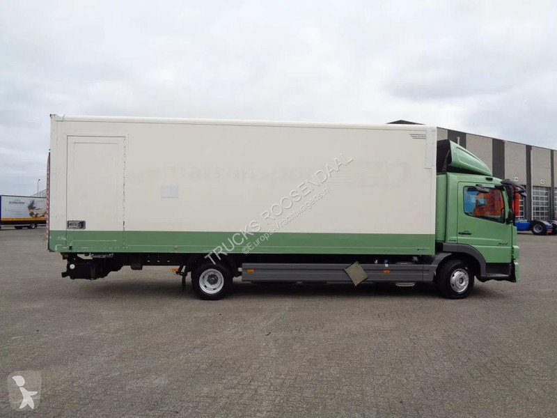 شاحنة Mercedes 822 + Euro 5 + Dhollandia lift
