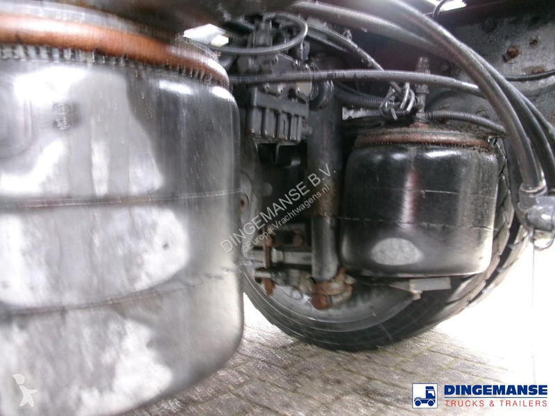 شاحنة Volvo 240 4x2 RHD fuel tank 13 m3 / 4 comp