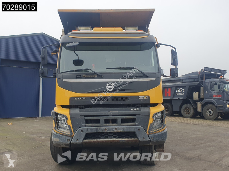 شاحنة Volvo 520  8X4 32m3 AJK Pusher Big-Axle...