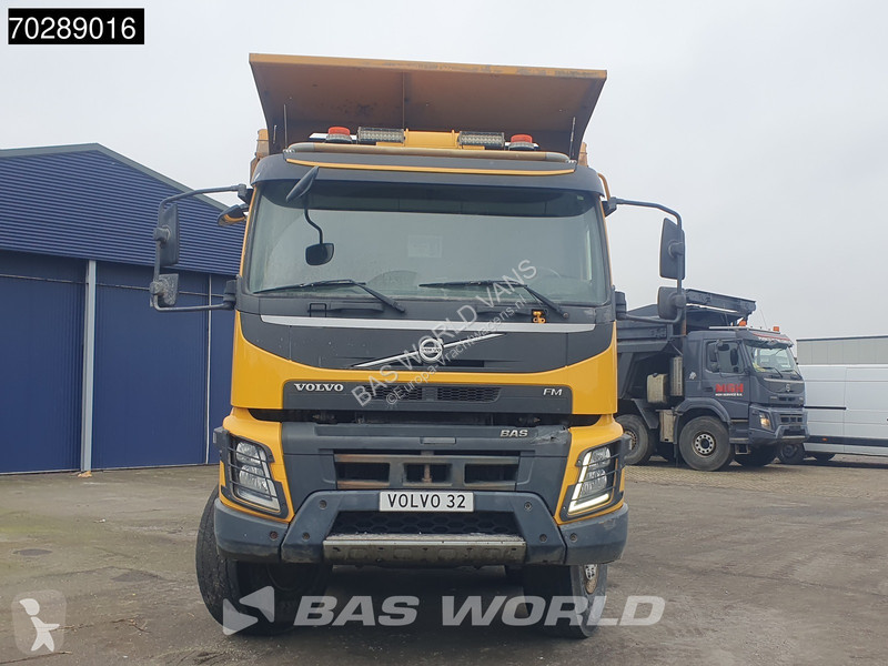 شاحنة Volvo 520  8X4 32m3 AJK Pusher 40Tons...