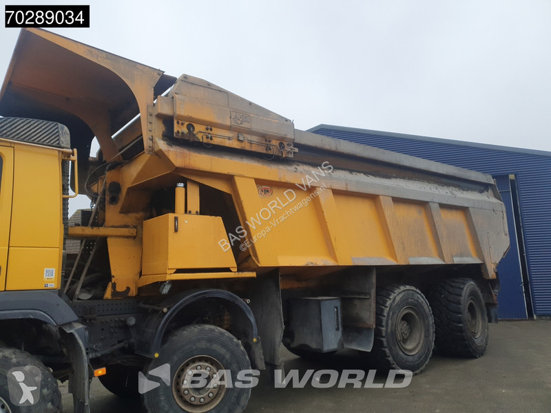 شاحنة Volvo 520  8X4 32m3 AJK Pusher Big-Axle...