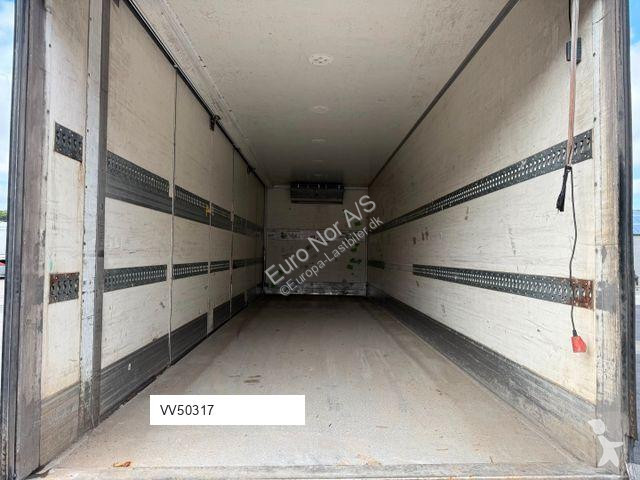 شاحنة Volvo FM330 6x2*4 Carrier Supra 1050 Nordic