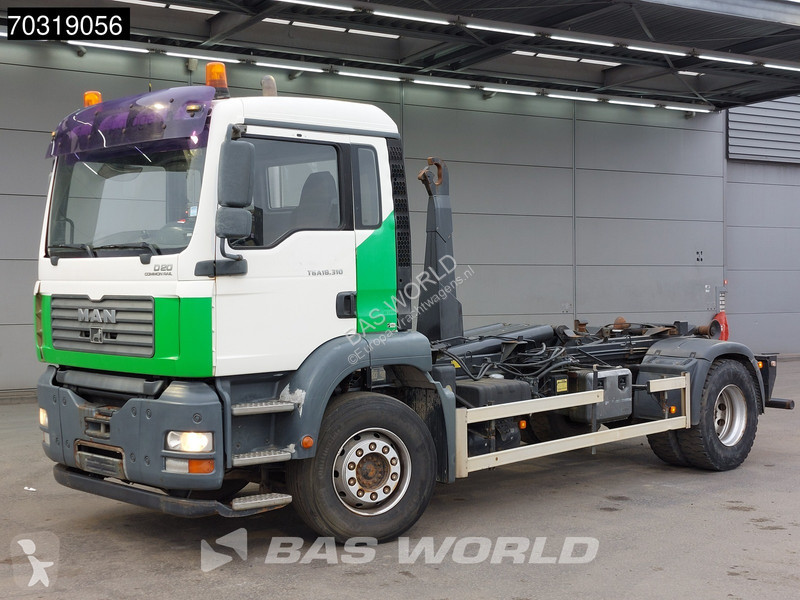 شاحنة MAN 18.310 4X2 14 tons hooklift...