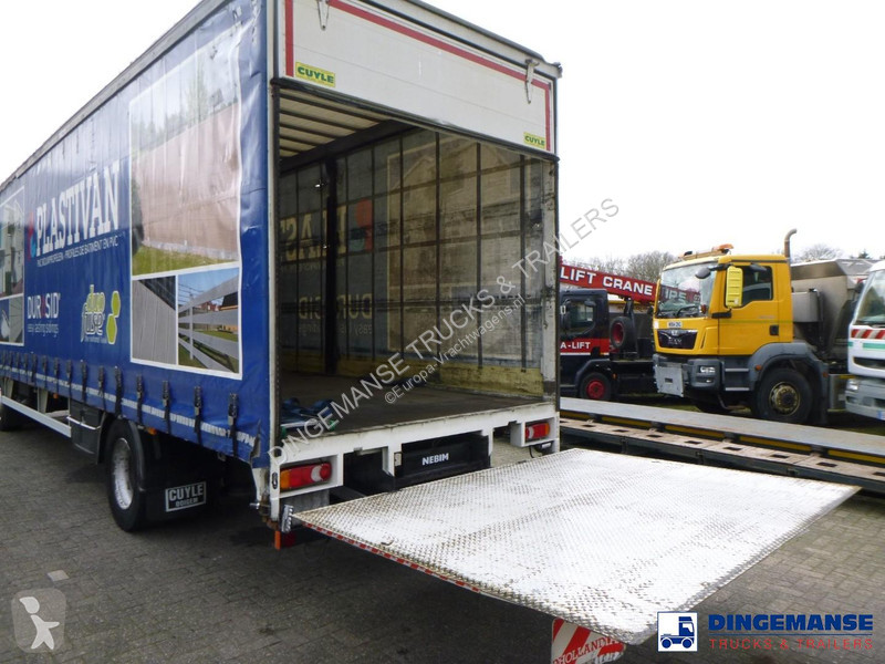 شاحنة Volvo 240 4x2 curtain sider