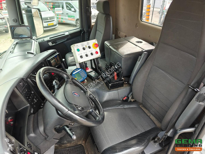 Camion Scania 320 8x2/6 Day Cab Euro6A - HIAB...