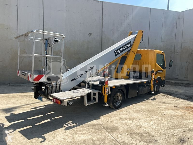 Furgoneta Nissan P260B (26m) on Nissan 3.5 ton