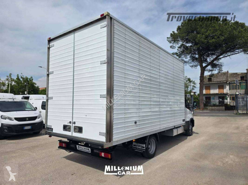 شاحنة Iveco 35-16 ANNO 2022 FURGONE 4,90