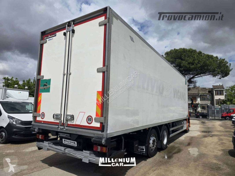 Camion Mercedes MERCEDES  25-32 EURO 6 CELLA...