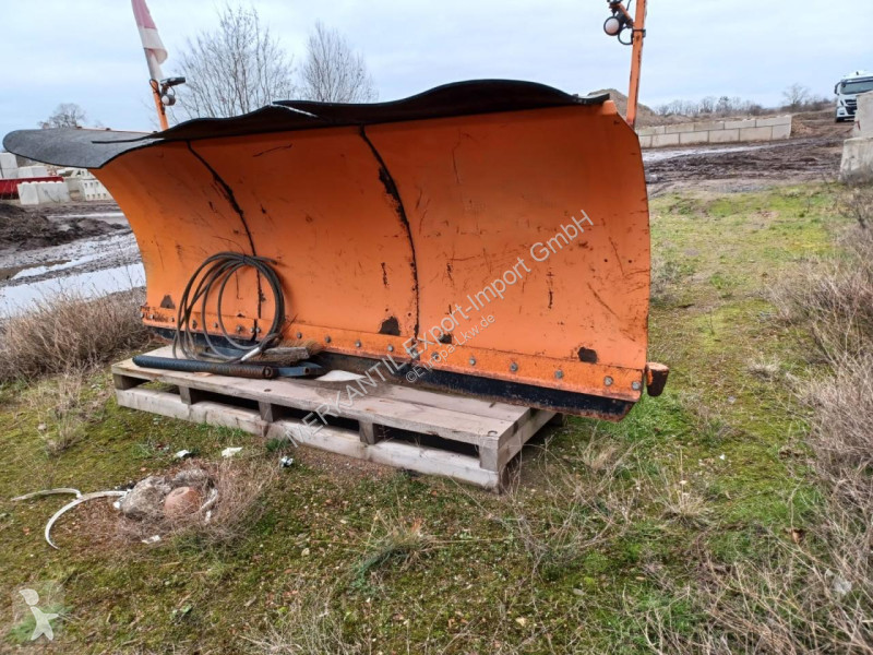 شاحنة Iveco + Anhänger + Schiebenschild +...