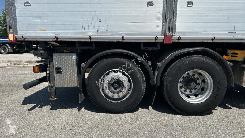 شاحنة Scania P320 DB 6x2