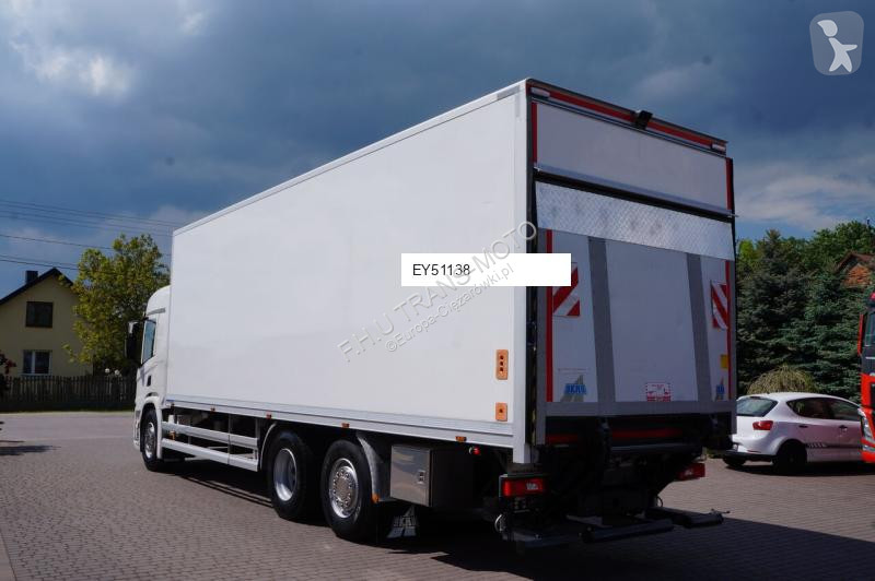 Камион Scania P 450 6x2 CHŁODNIA KONTENER 8.45...