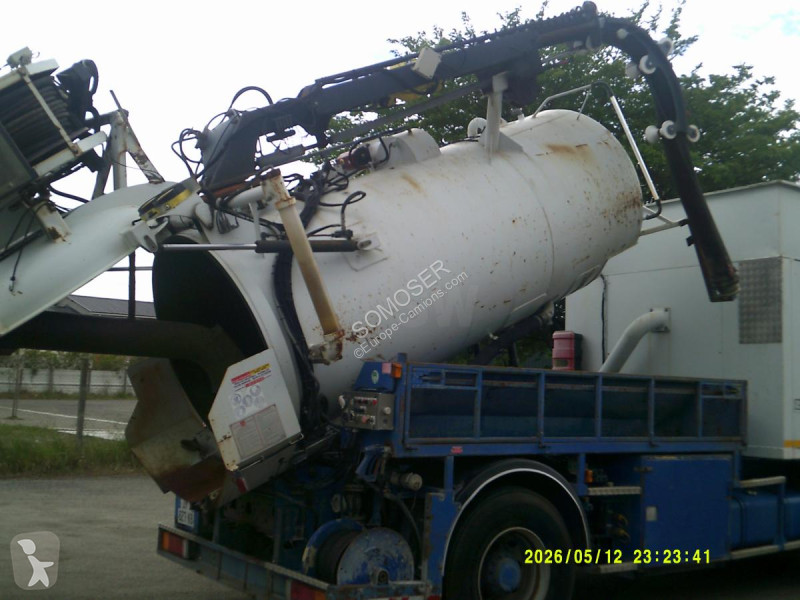 آلة لصيانة الطرق Renault 300.19