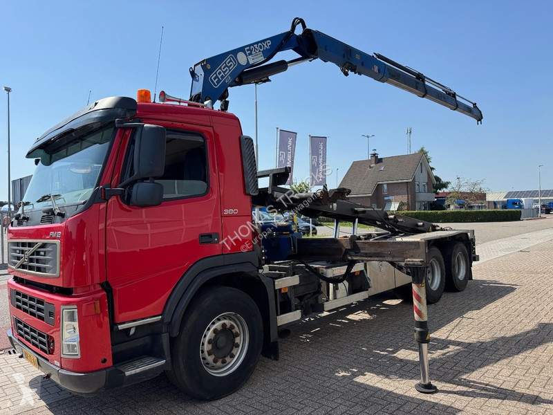 شاحنة Volvo 400 6x2 Fassi F230 XP , NCH 2425 V