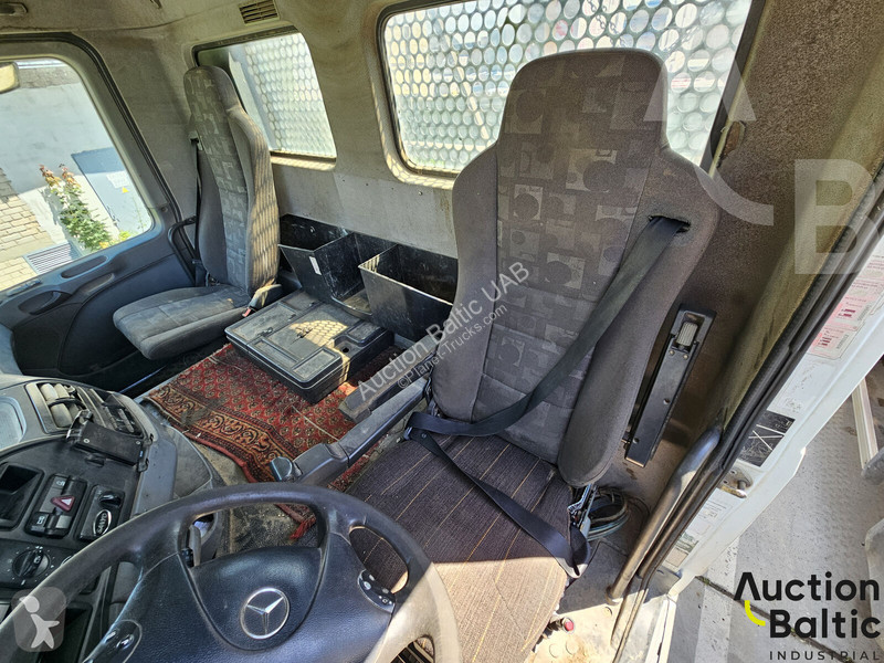 شاحنة Mercedes 1832