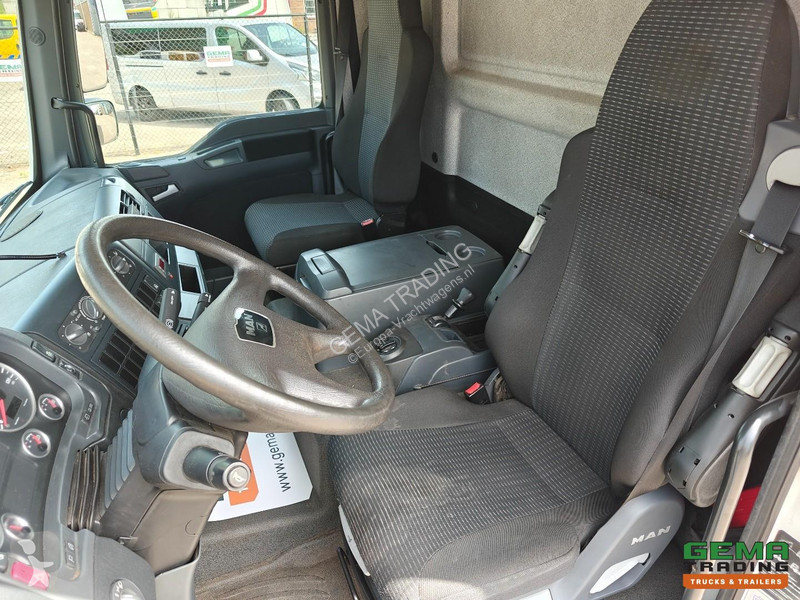 شاحنة MAN 10.180 4x2 DayCab Euro5 - Enclosed...