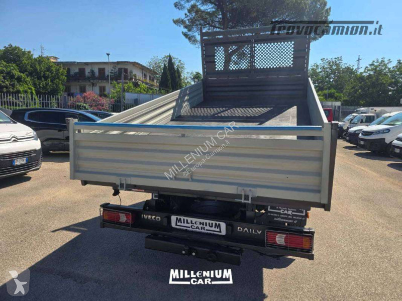 شاحنة Iveco 35-14 RIBALTABILE TRILAT 2022