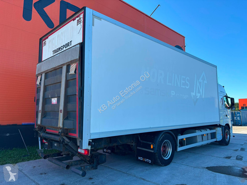 شاحنة Volvo 330 4x2 BOX L=7647 mm