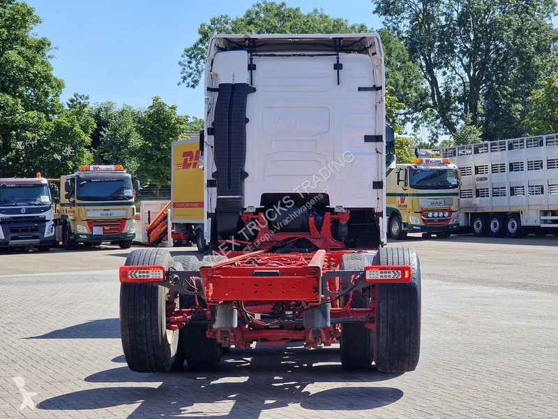 شاحنة Volvo 16750 Globetrotter 8x4*4 - Chassis...