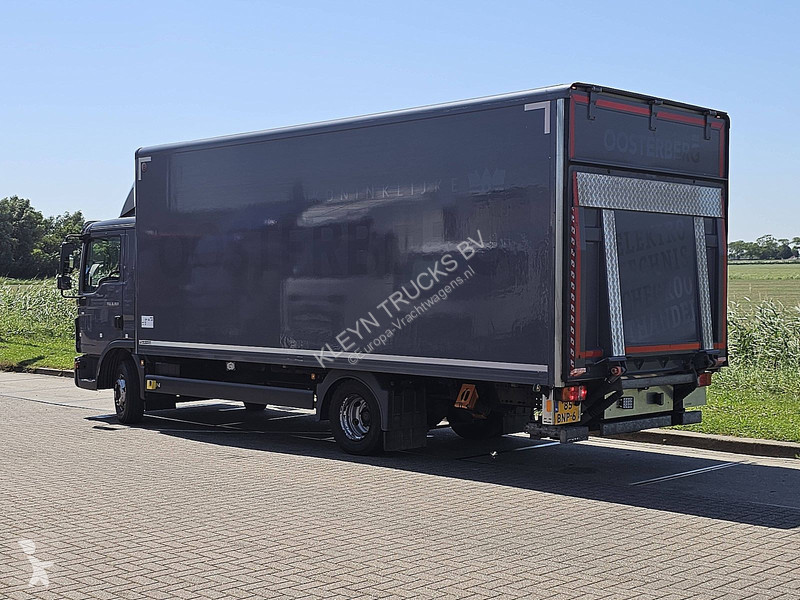 شاحنة MAN 8.160  8.8T LIFT SIDE DOOR