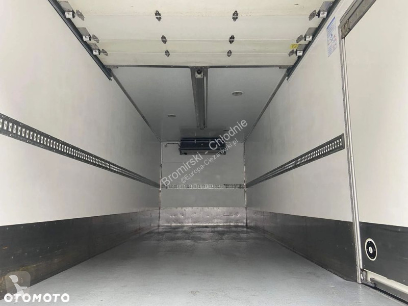 شاحنة Renault  MIDLUM 220 DXI 16 T  CARRIER...