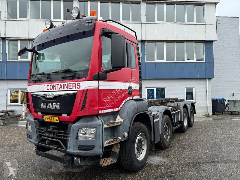 شاحنة MAN 41.400 8X4 EURO 6 + 30 TON CABLE LIFT