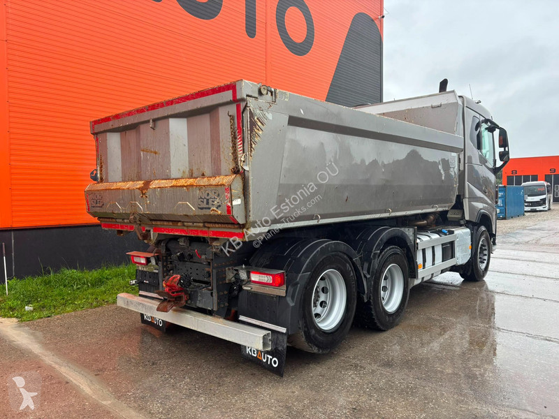 شاحنة Volvo 540 6x4 TANDEM AXLE LIFT / BOX...